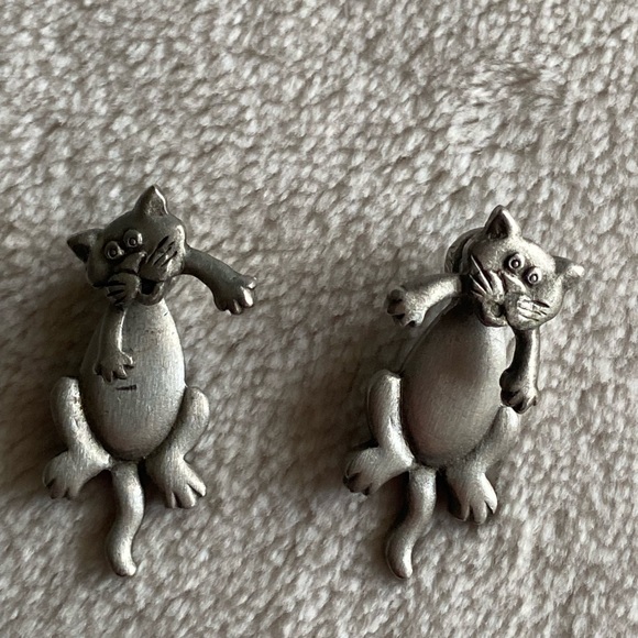 Jewelry - Vintage pewter cat earrings